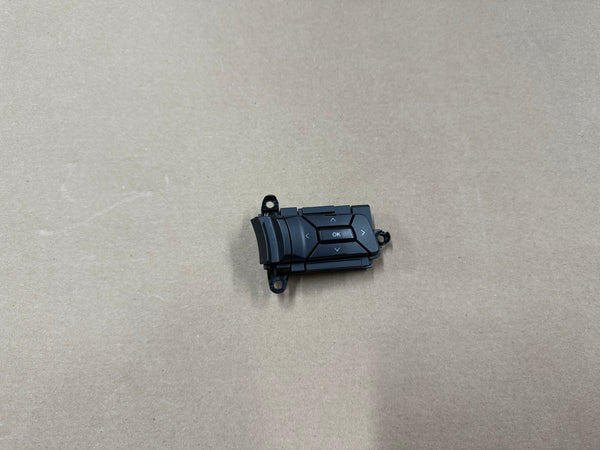 2018-2023 Ford Mustang GT RH Wheel Steering Button OK/Arrows - Image 2