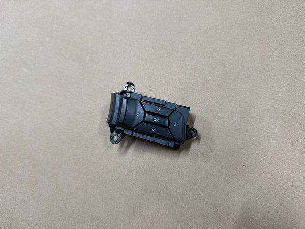 2018-2023 Ford Mustang GT RH Wheel Steering Button OK/Arrows - Image 3