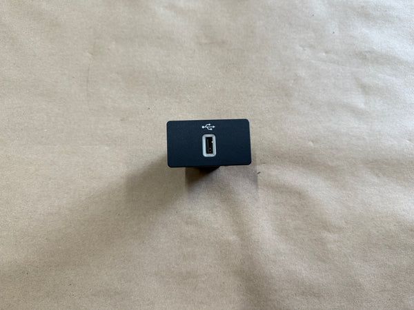 2018-2023 Ford Mustang USB Port OEM 16-17 - Image 2