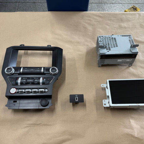 2019 Ford Mustang Touch Screen Face Plate Radio Module USB