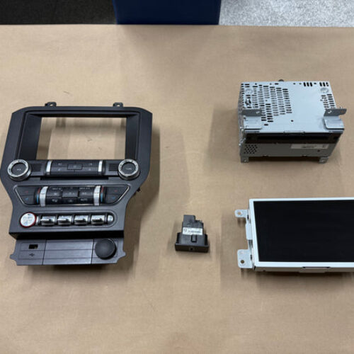 2022 Ford Mustang GT Touch Screen, Face Plate, Radio, Module USB Port